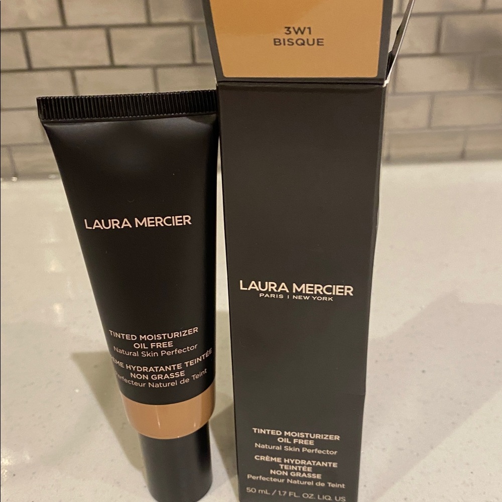 Laura Mercier 3W1 Bisque Foundation 50 ml